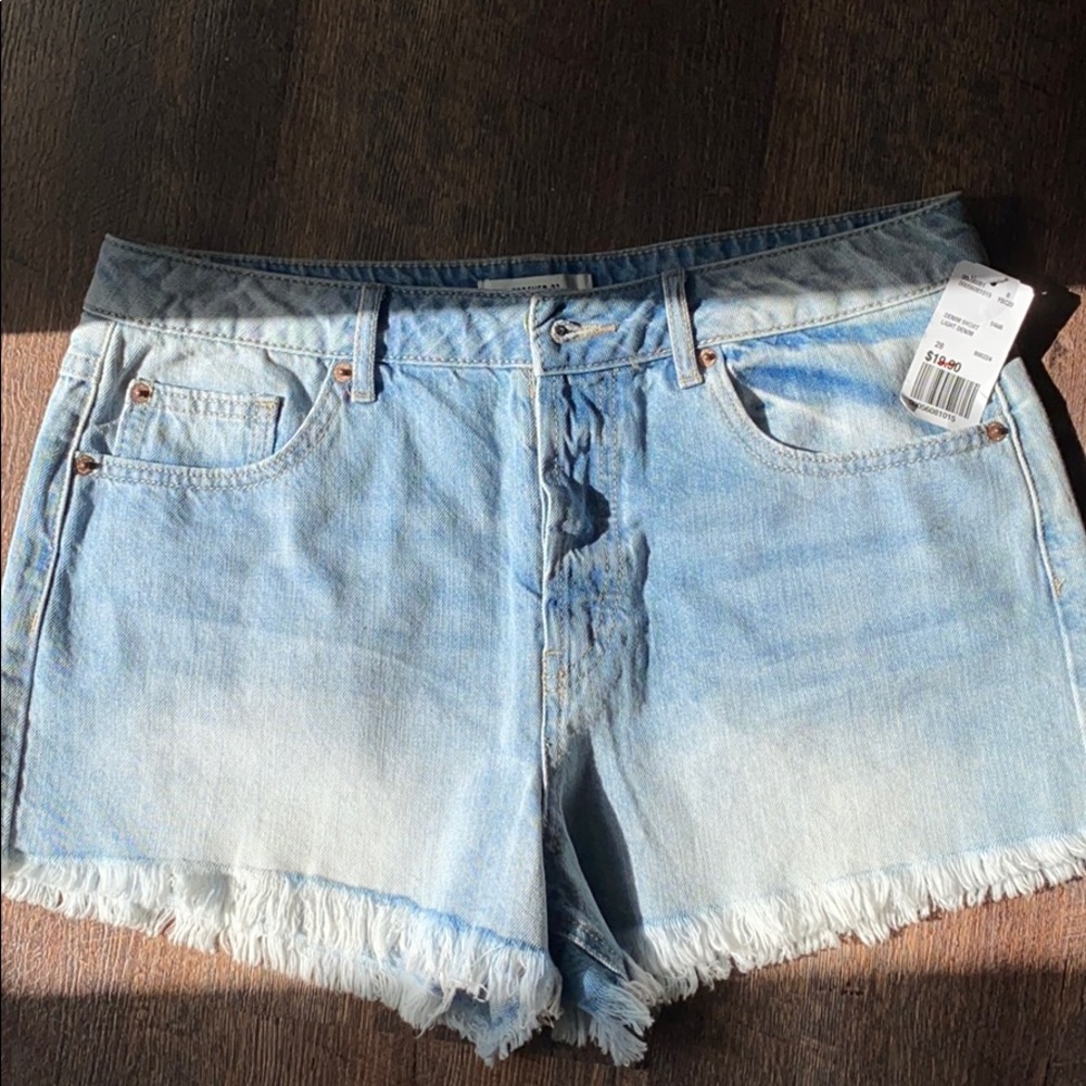 BRAND  NEW FOREVER 21 LOS ANGELES  JEAN SHORTS